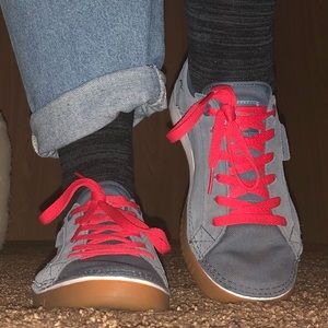 Columbia sneakers size women’s 9.5